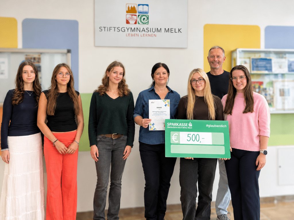 Spendenscheckübergabe der Maturantinnen des Stiftsgymnasium Melk an MOKI NÖ - Mobile Kinderkrankenpflege